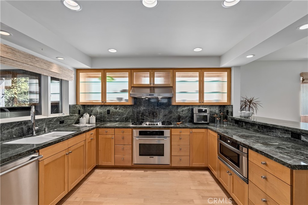 2540 Manhattan Avenue