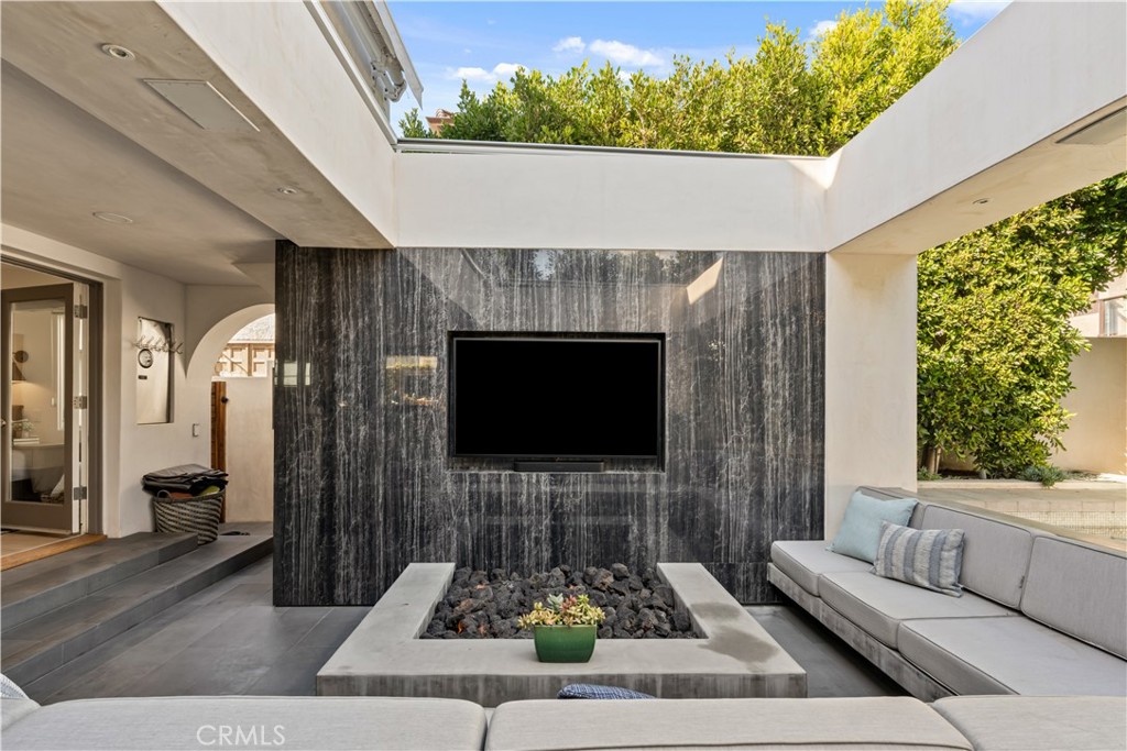 2540 Manhattan Avenue