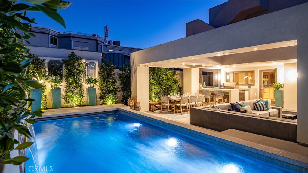 2540 Manhattan Avenue