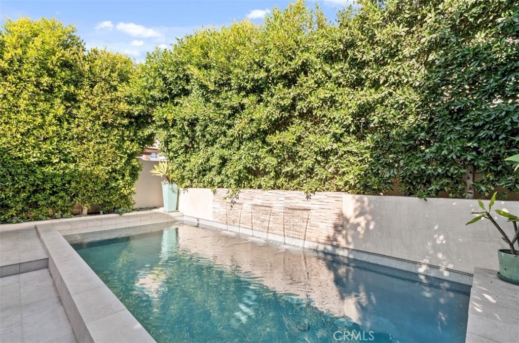 2540 Manhattan Avenue