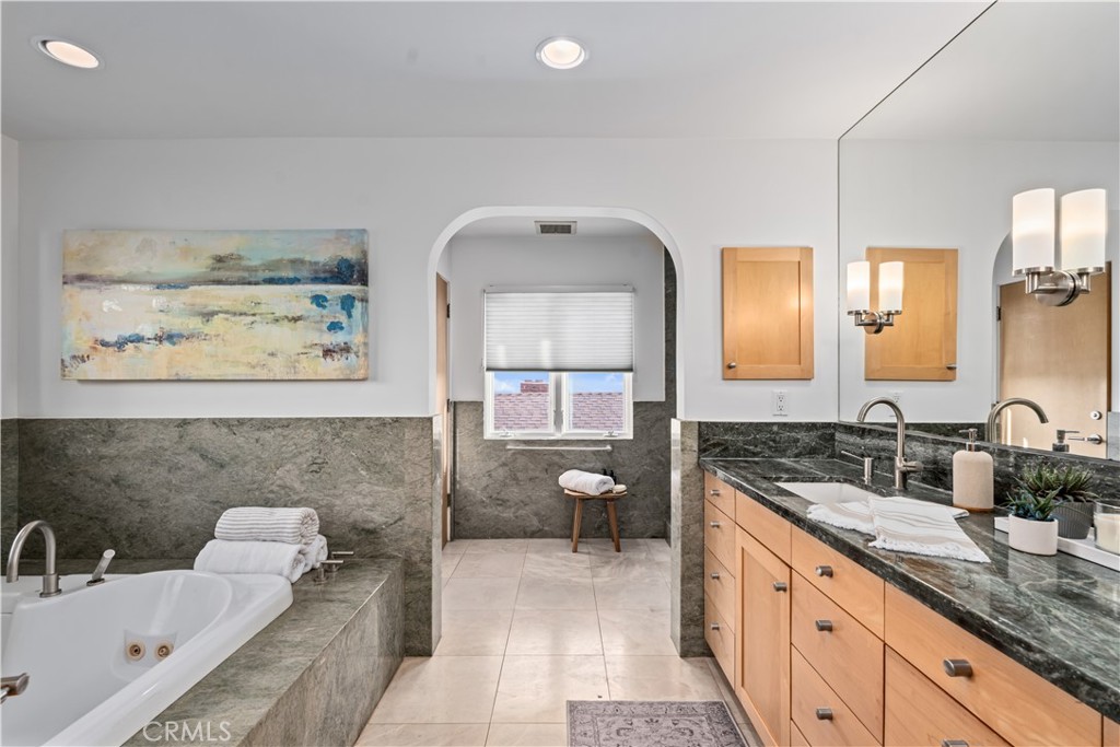 2540 Manhattan Avenue