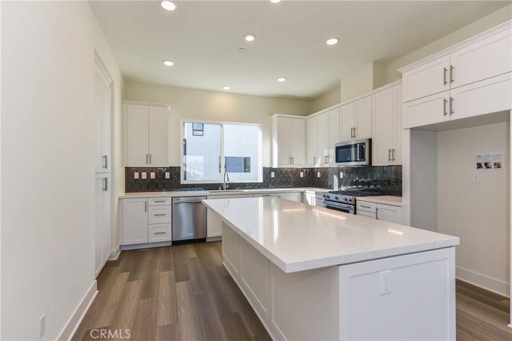 16432 Compass Avenue