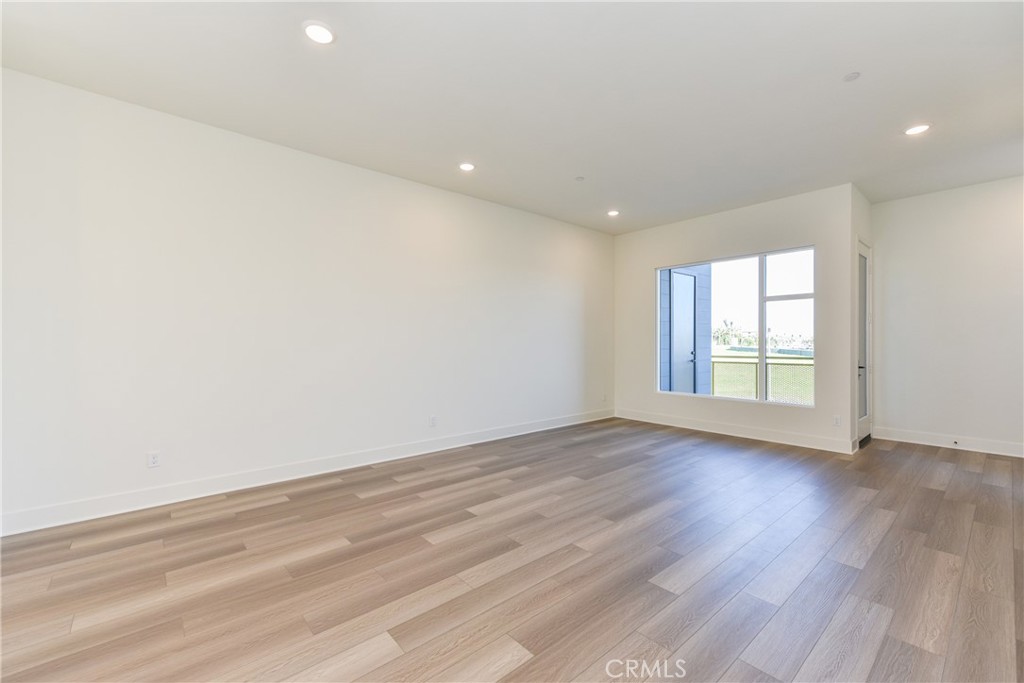 16432 Compass Avenue