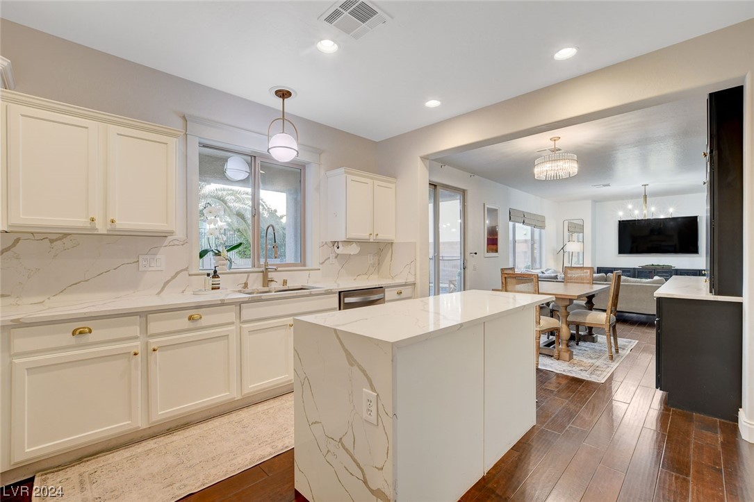 2537 Chateau Clermont Street