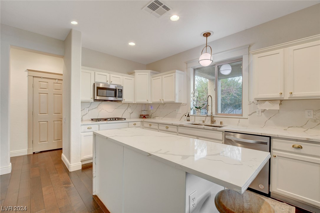 2537 Chateau Clermont Street