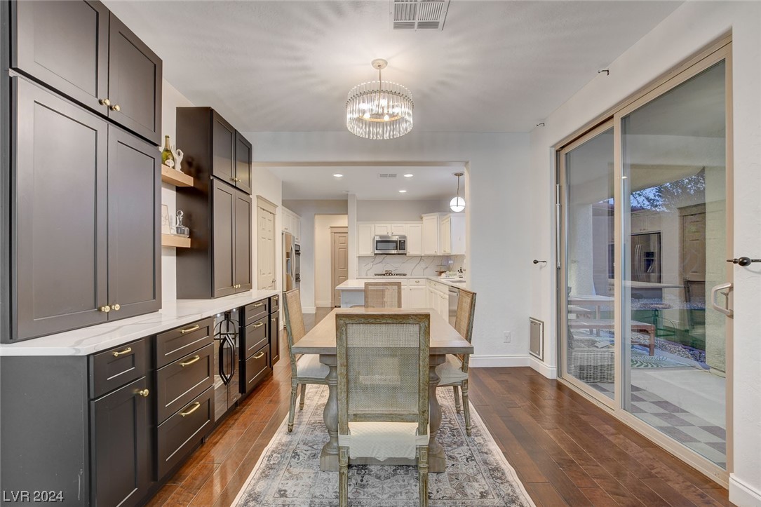 2537 Chateau Clermont Street