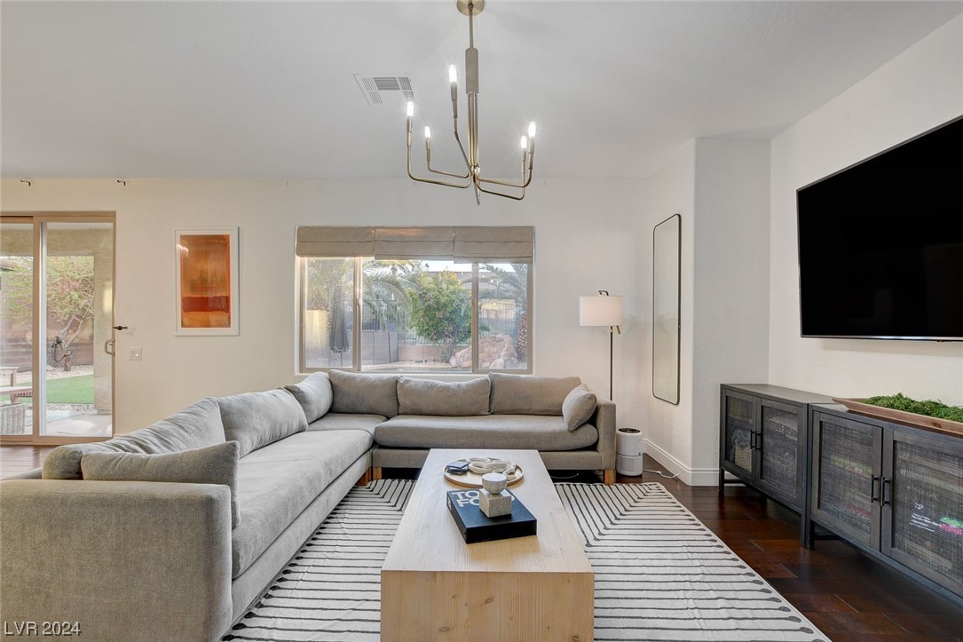 2537 Chateau Clermont Street