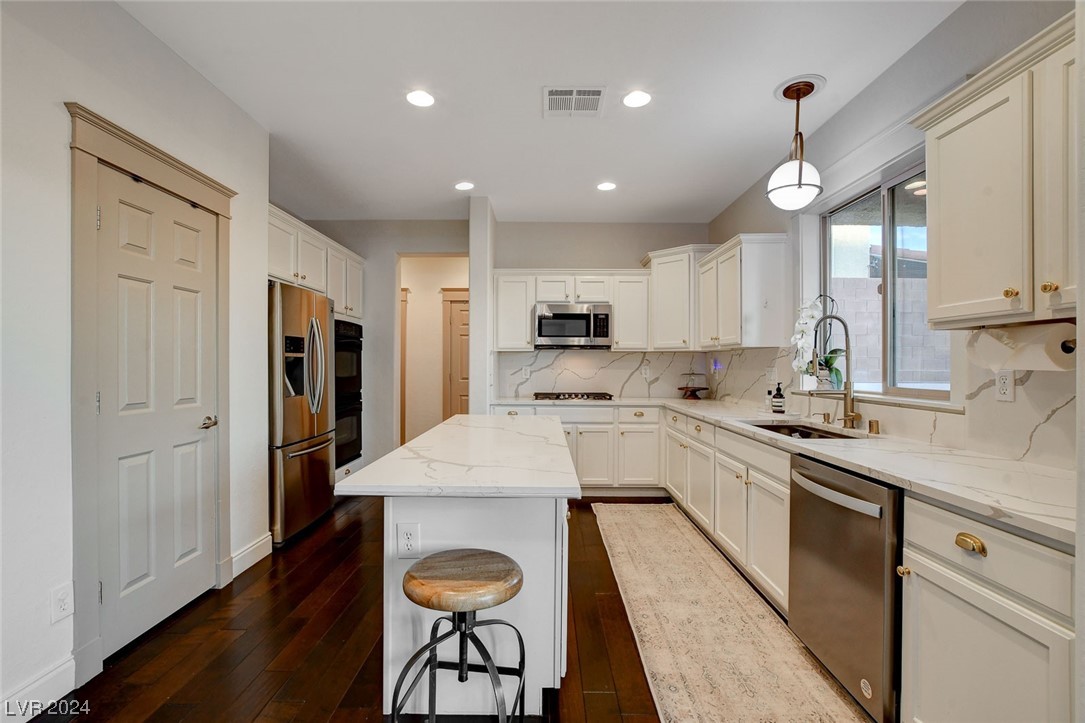 2537 Chateau Clermont Street