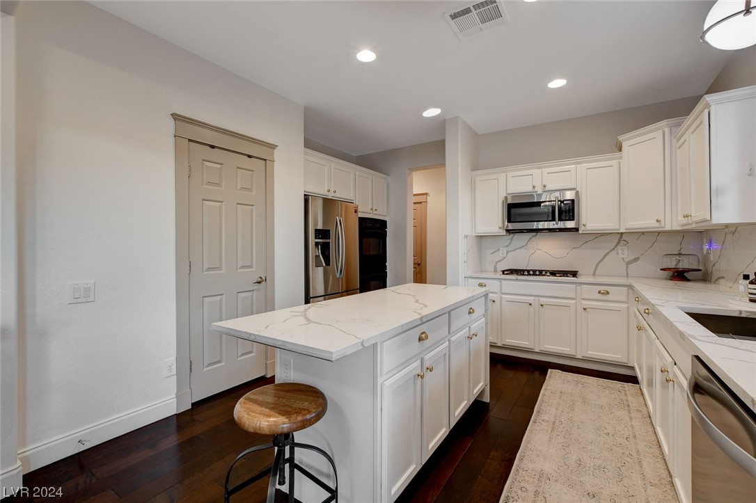 2537 Chateau Clermont Street