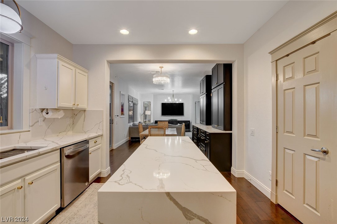 2537 Chateau Clermont Street