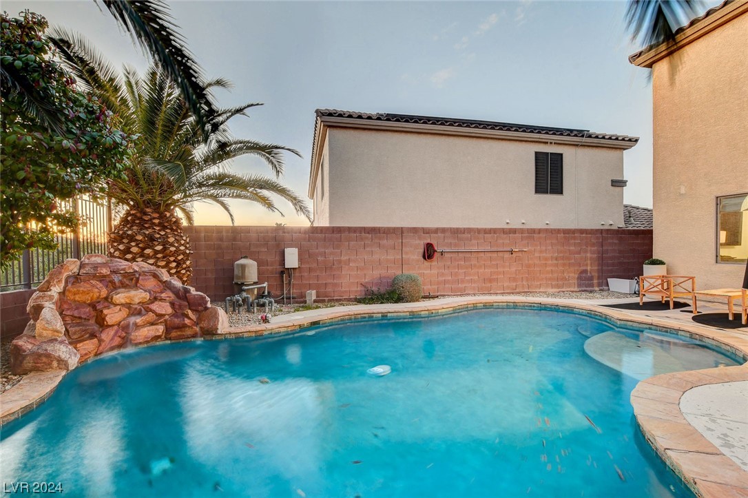 2537 Chateau Clermont Street