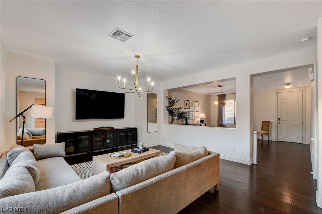 2537 Chateau Clermont Street