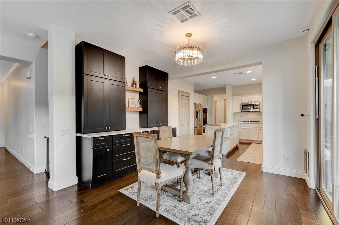 2537 Chateau Clermont Street