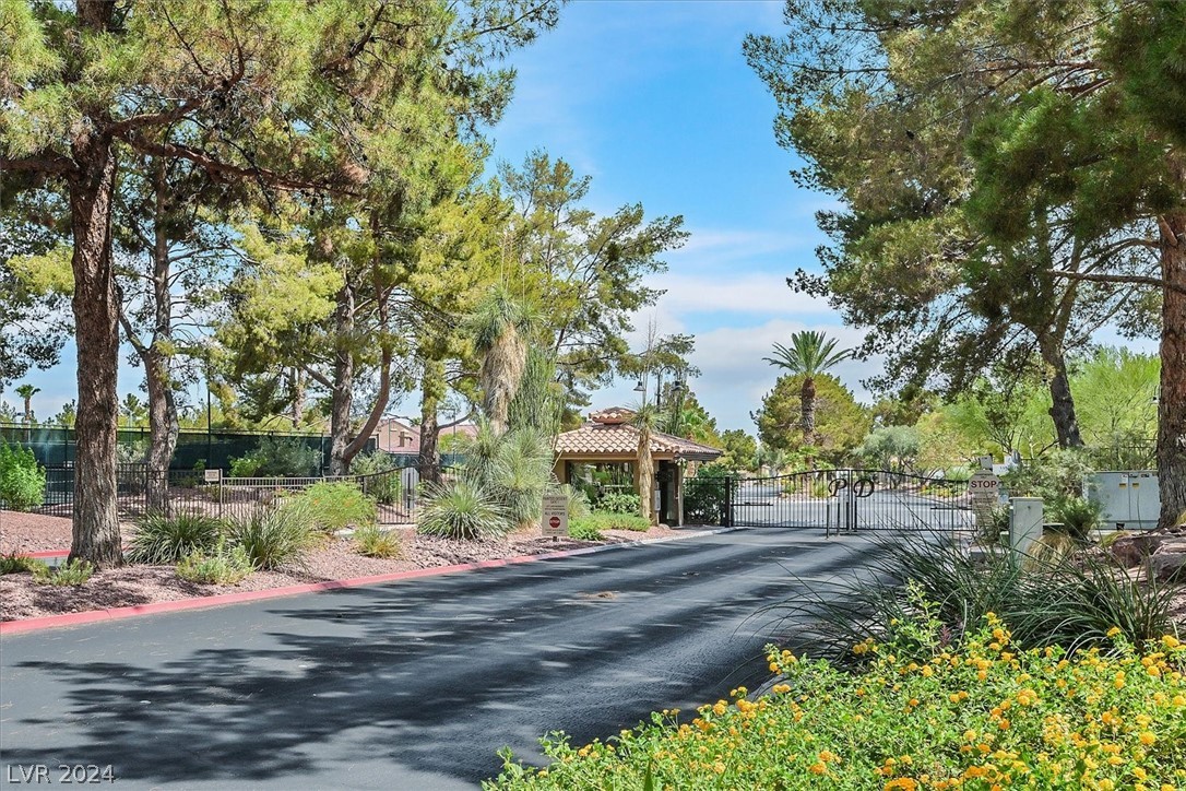 4940 Forest Oaks Drive