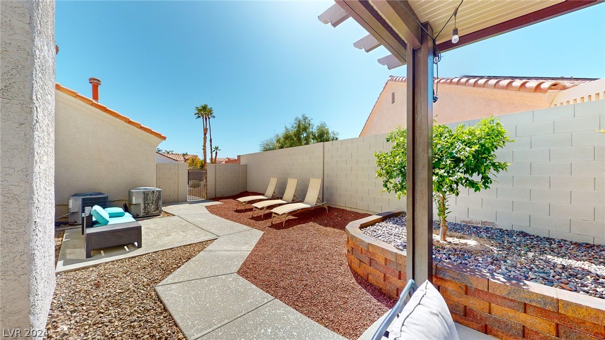 5724 Solimar Lane