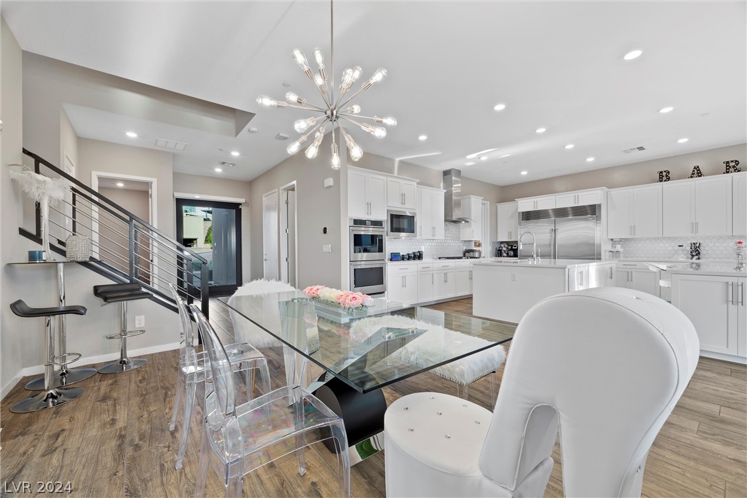 755 Glowing Horizon Street