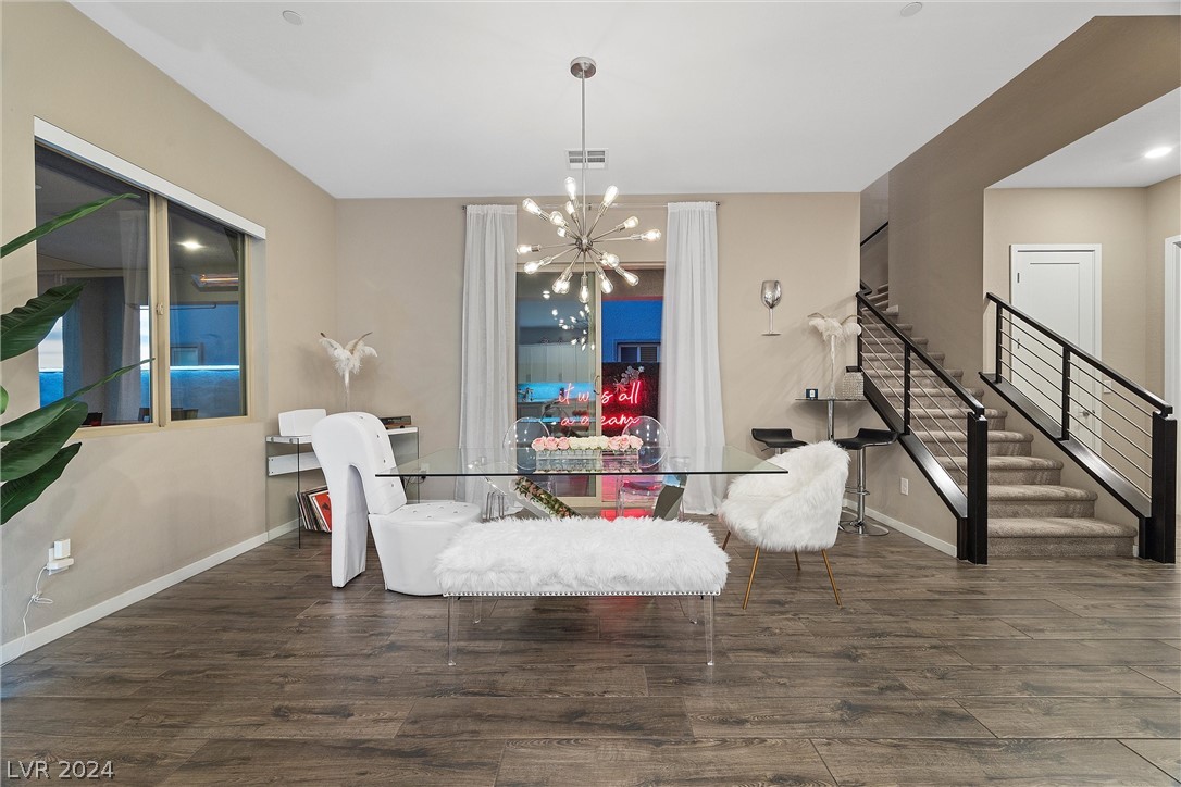 755 Glowing Horizon Street