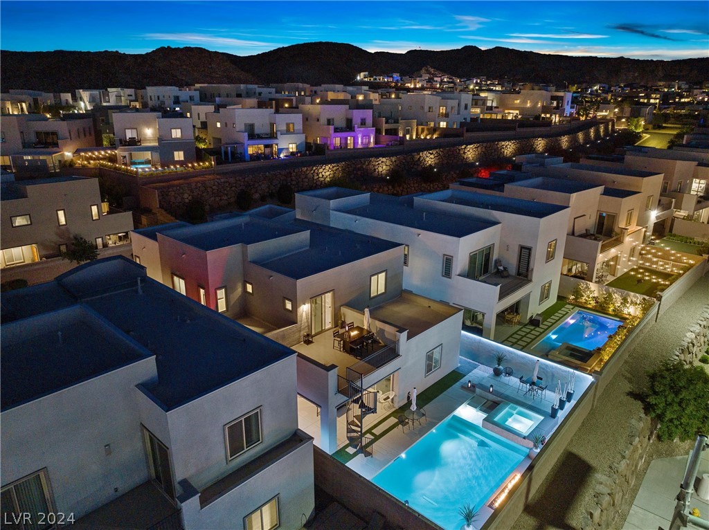 755 Glowing Horizon Street