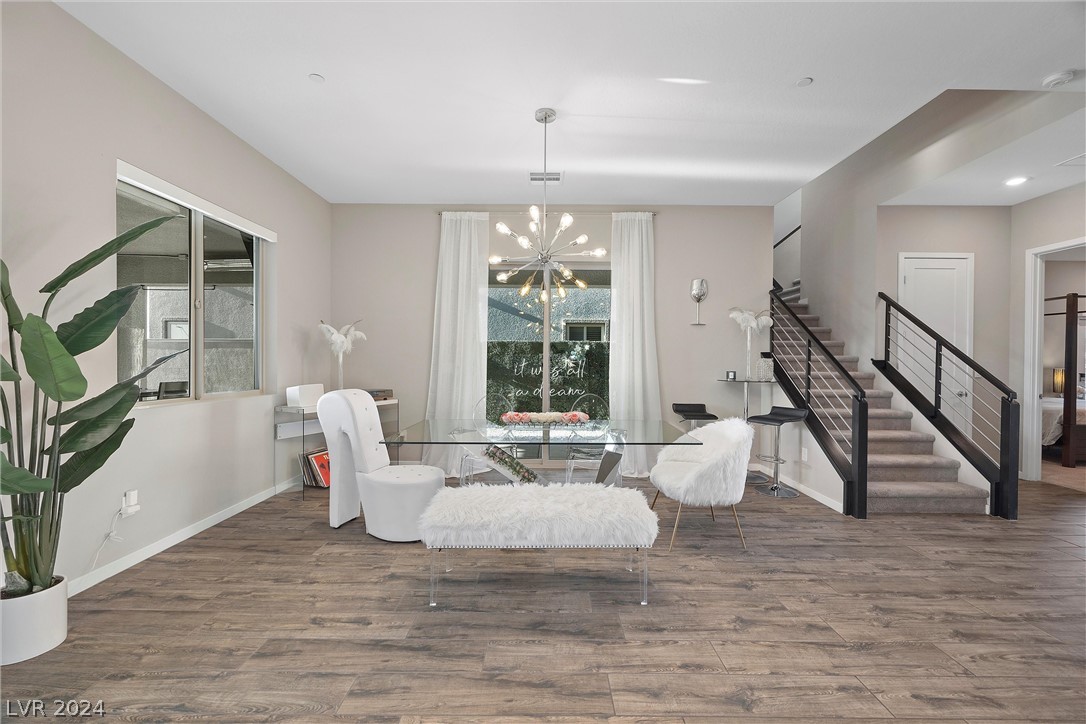 755 Glowing Horizon Street