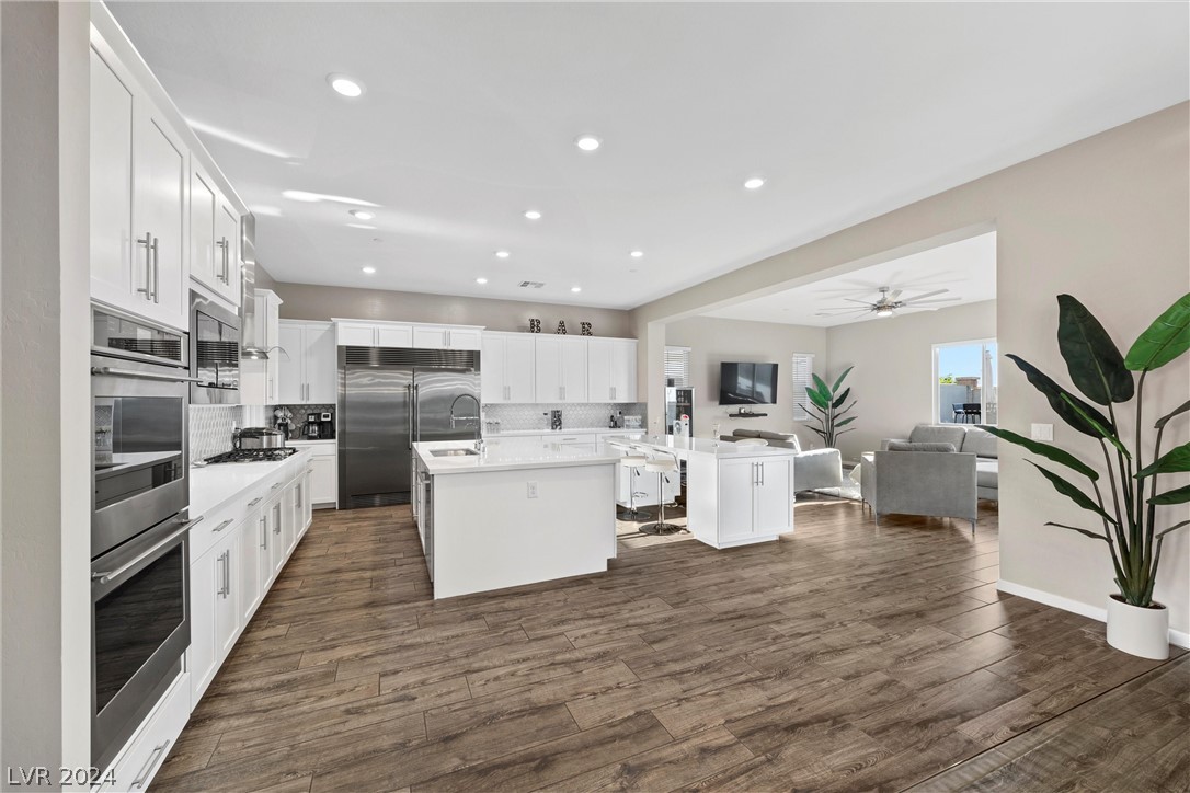 755 Glowing Horizon Street
