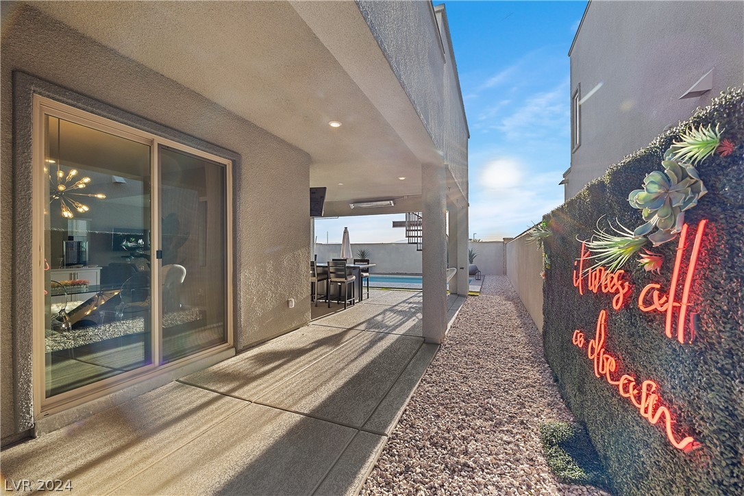 755 Glowing Horizon Street