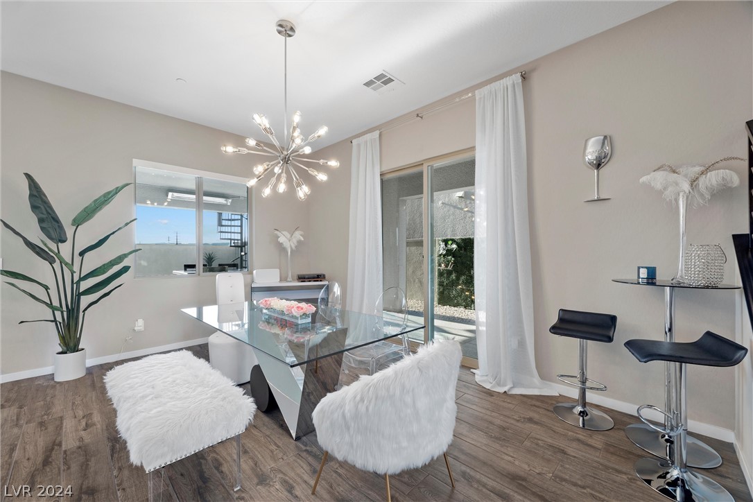 755 Glowing Horizon Street