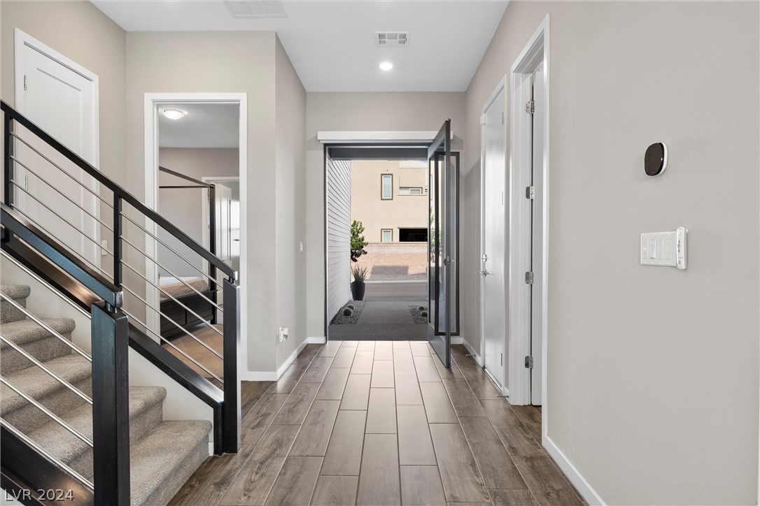 755 Glowing Horizon Street