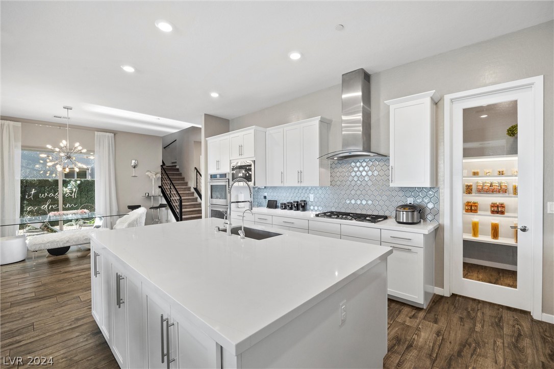 755 Glowing Horizon Street