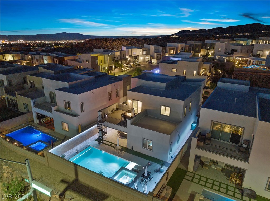 755 Glowing Horizon Street