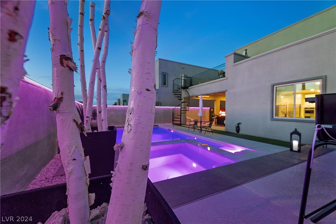755 Glowing Horizon Street
