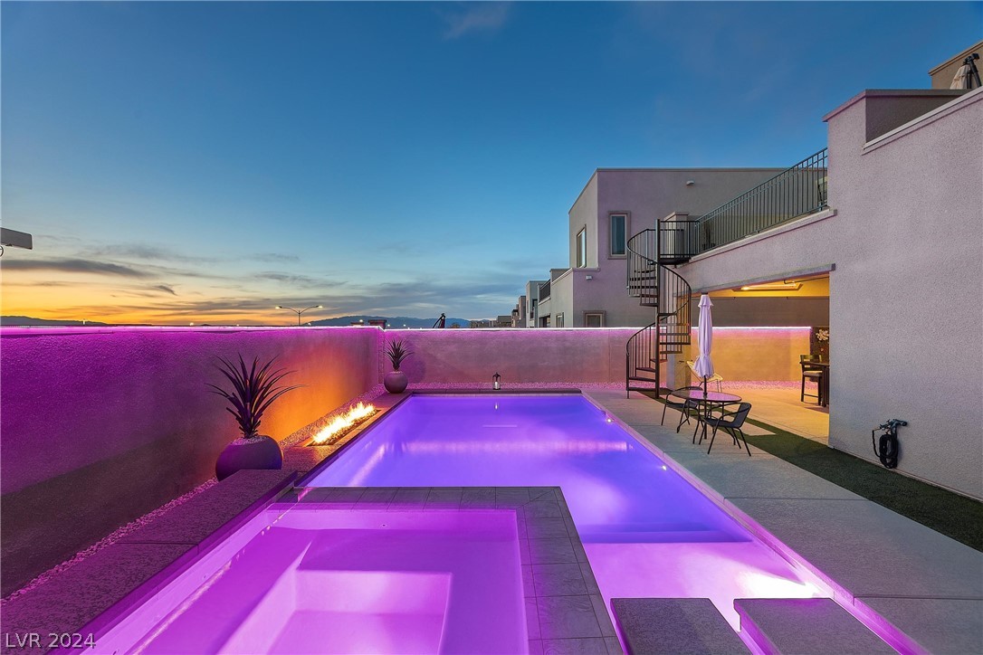 755 Glowing Horizon Street
