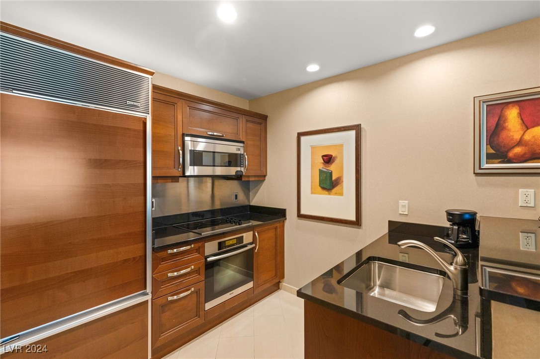 125 East Harmon Avenue 3520