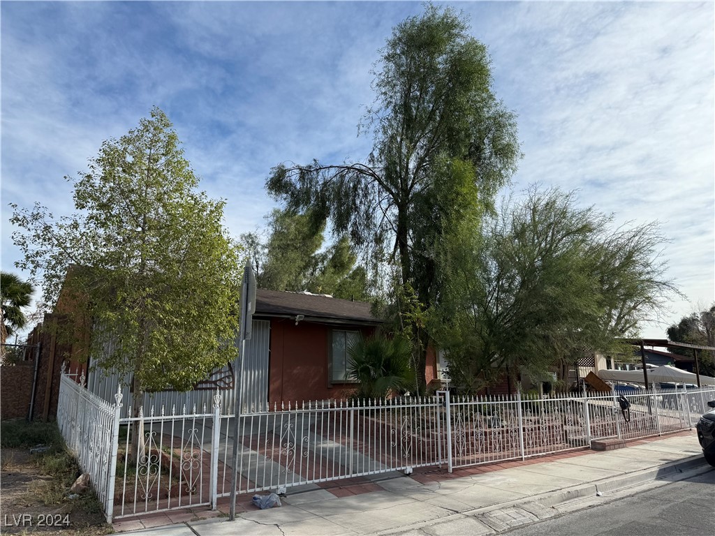 2813 Searles Avenue