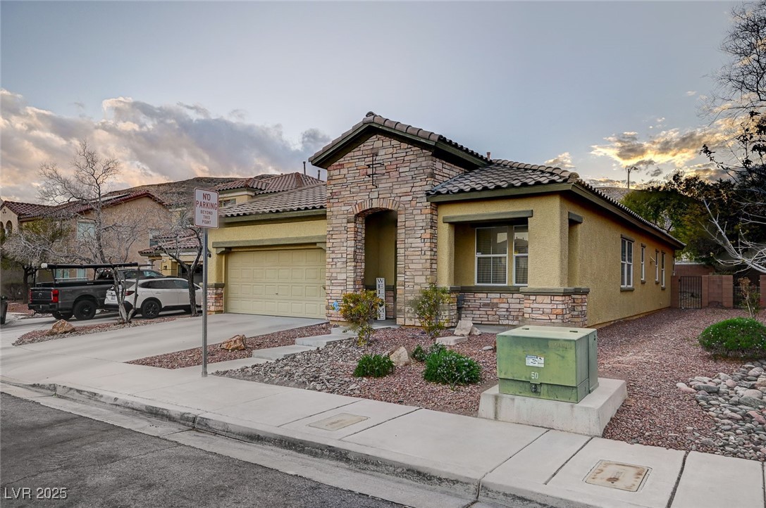 6077 Honeysuckle Ridge Street