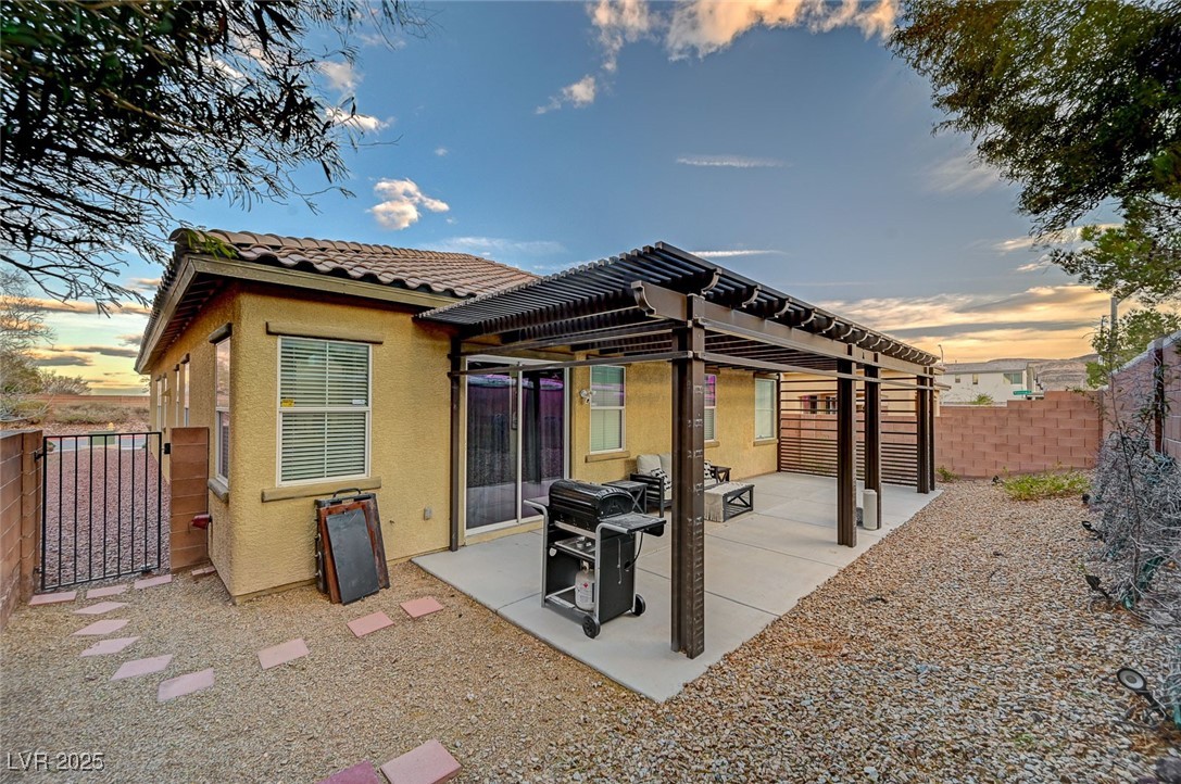 6077 Honeysuckle Ridge Street