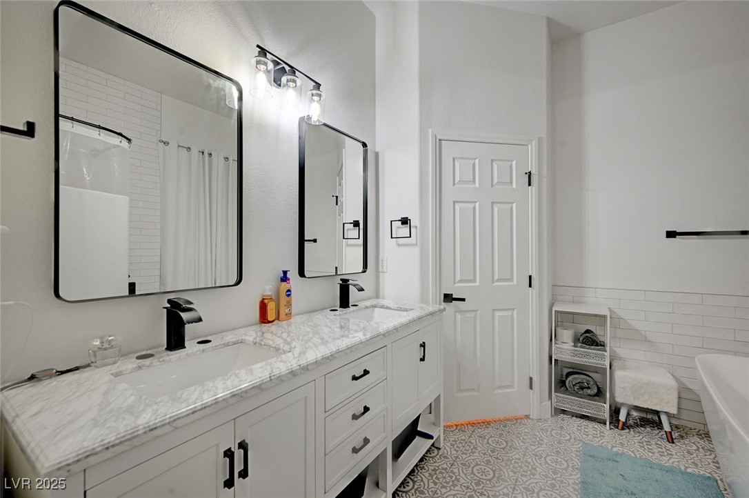 6077 Honeysuckle Ridge Street