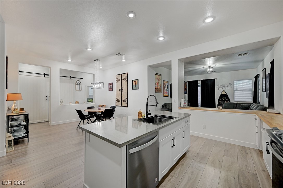 6077 Honeysuckle Ridge Street