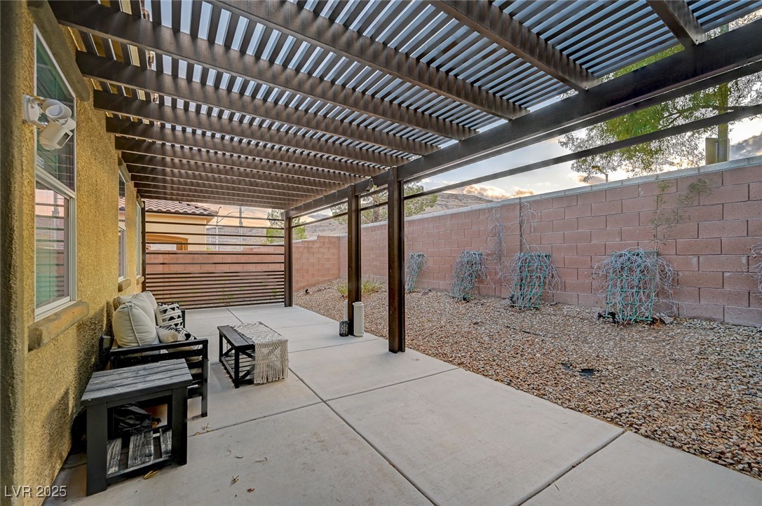 6077 Honeysuckle Ridge Street