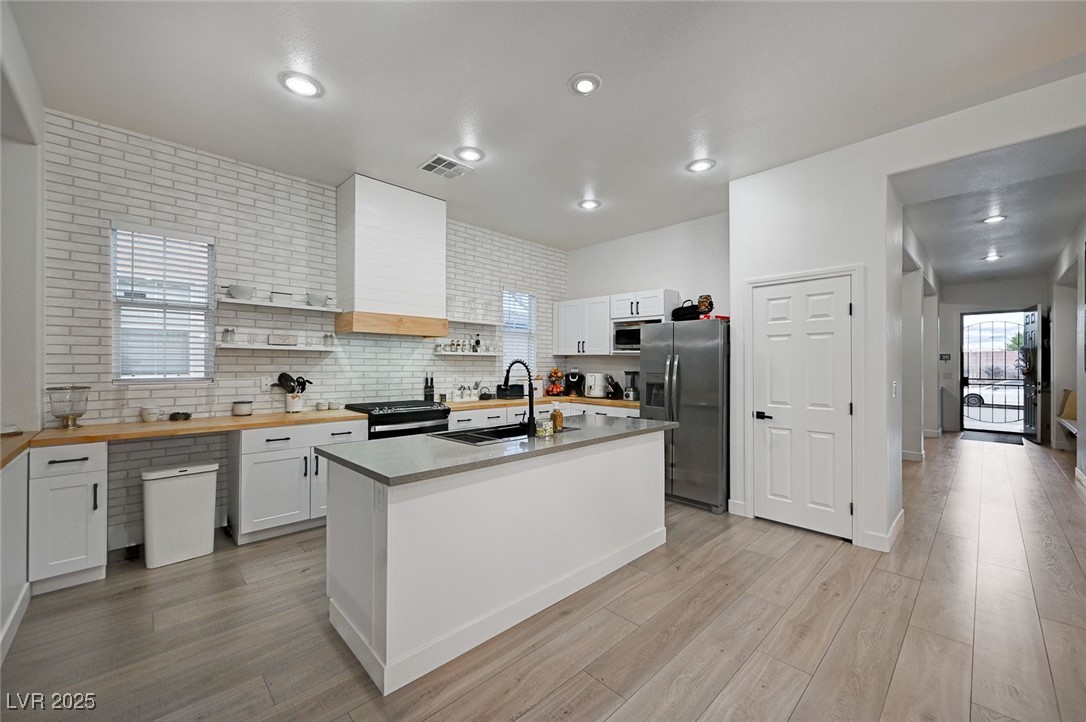 6077 Honeysuckle Ridge Street