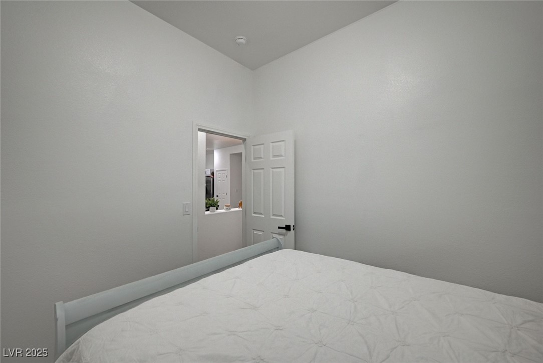 6077 Honeysuckle Ridge Street