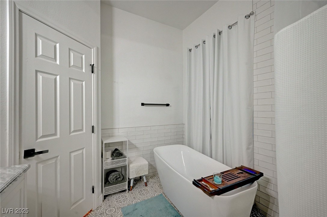 6077 Honeysuckle Ridge Street