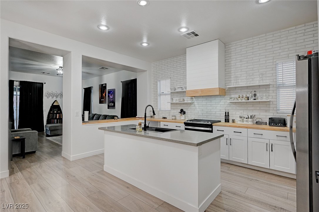 6077 Honeysuckle Ridge Street
