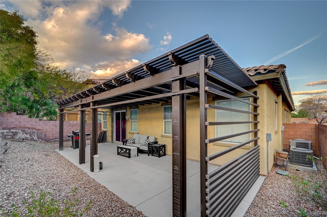 6077 Honeysuckle Ridge Street