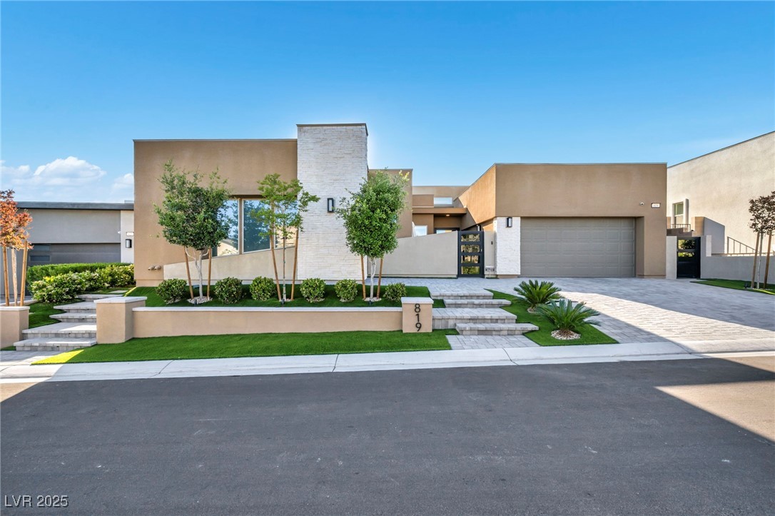 819 Bolide Street