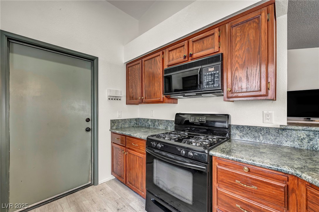819 Arrowhead Trail