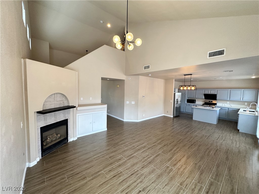 2024 Shining Feather Lane