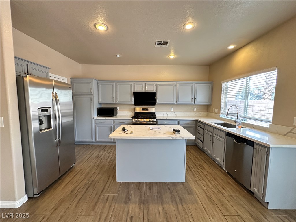 2024 Shining Feather Lane