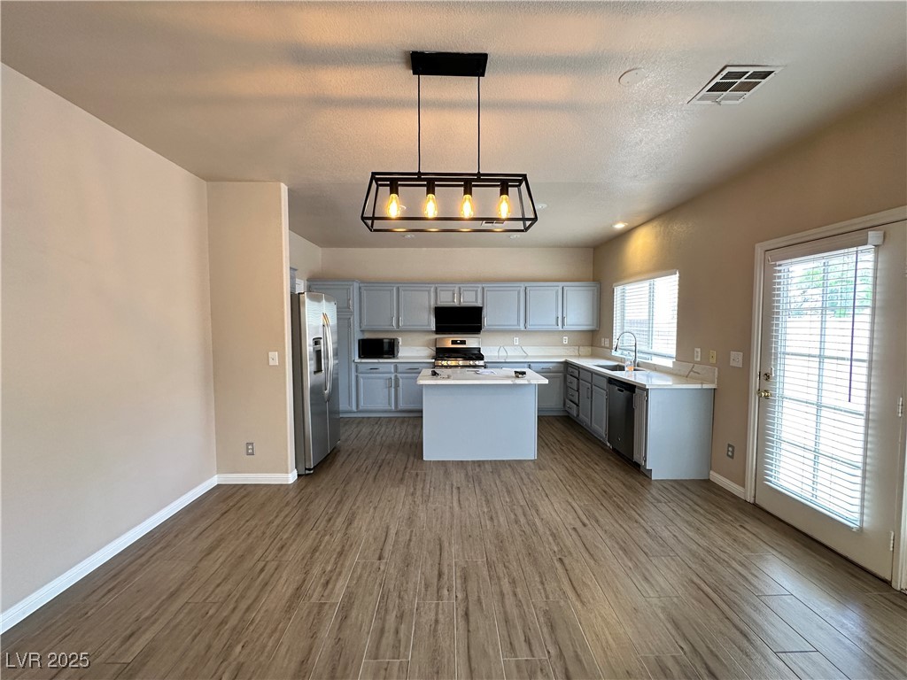 2024 Shining Feather Lane