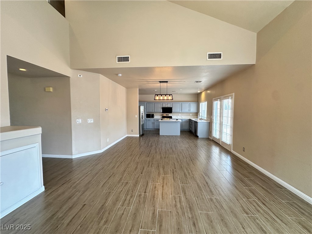 2024 Shining Feather Lane