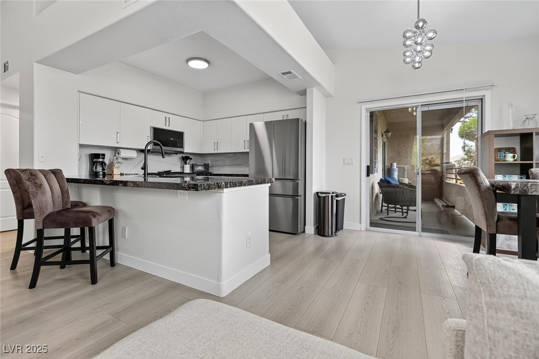 1704 Queen Victoria Street 203